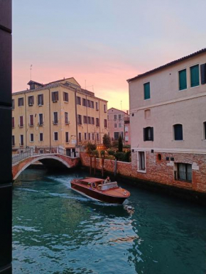 Ca' Dino Venice - Canal View